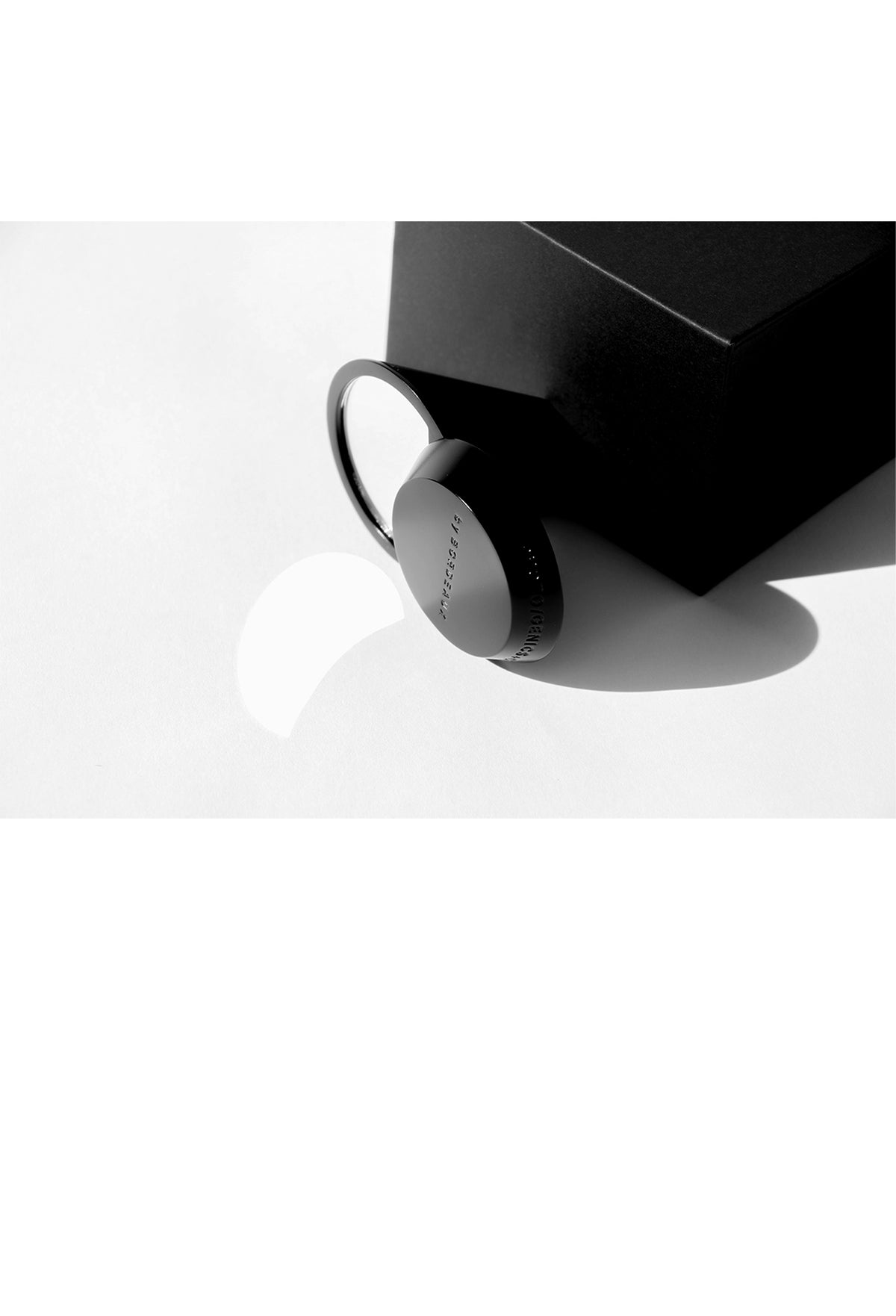 Compact Solide NO. 7 RESIN Compact Extrait Parfum Solide – Photogenics + Co