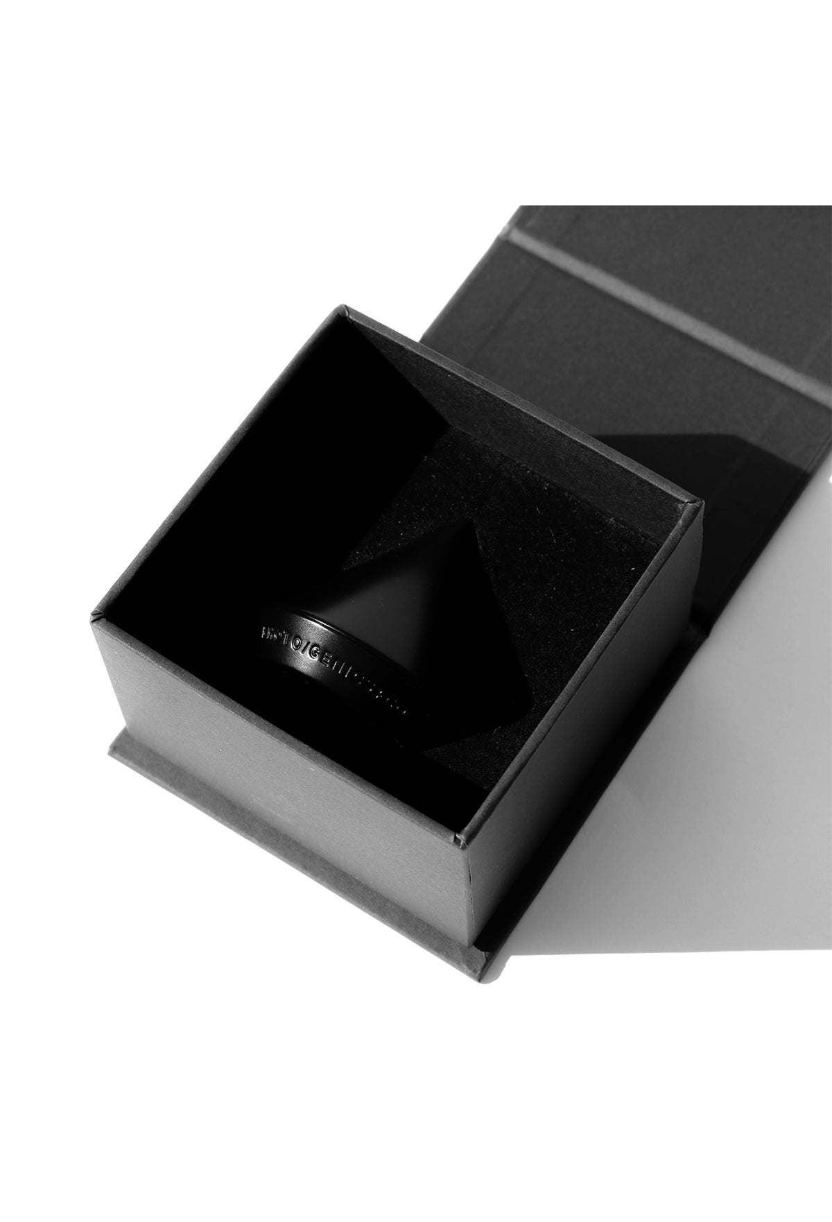 Compact Solide NO. 7 RESIN Compact Extrait Parfum Solide – Photogenics + Co